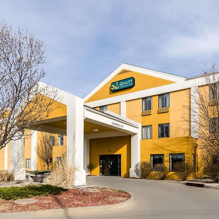 Quality Inn & Suites Манхэттен Экстерьер фото