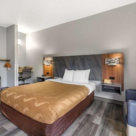 Quality Inn & Suites Манхэттен Экстерьер фото
