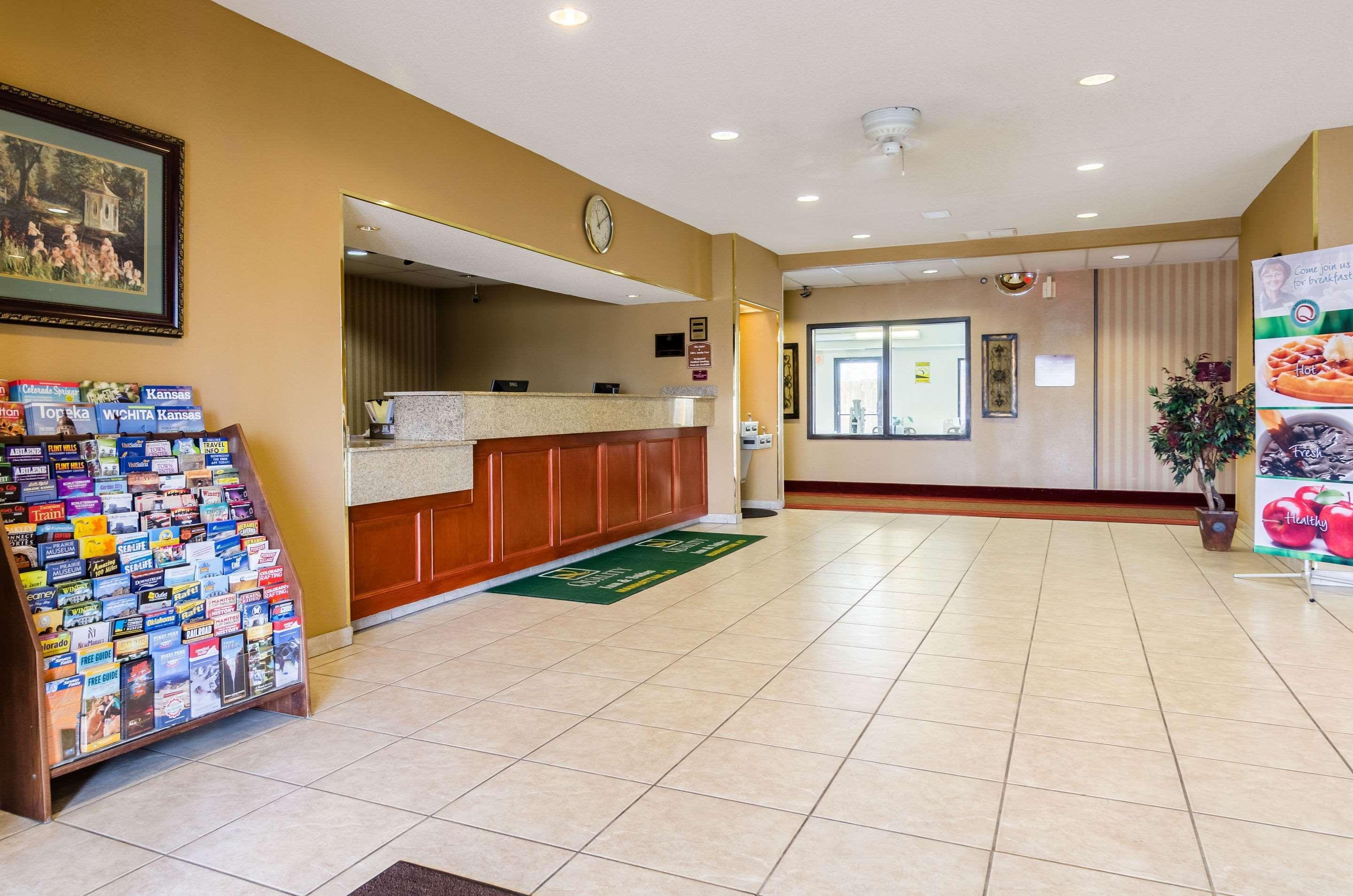 Quality Inn & Suites Манхэттен Экстерьер фото