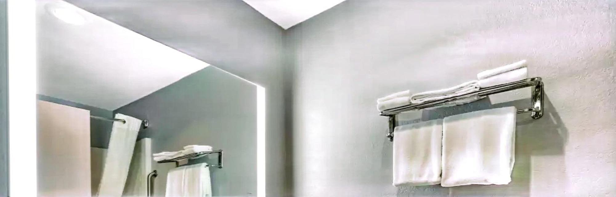 Quality Inn & Suites Манхэттен Экстерьер фото