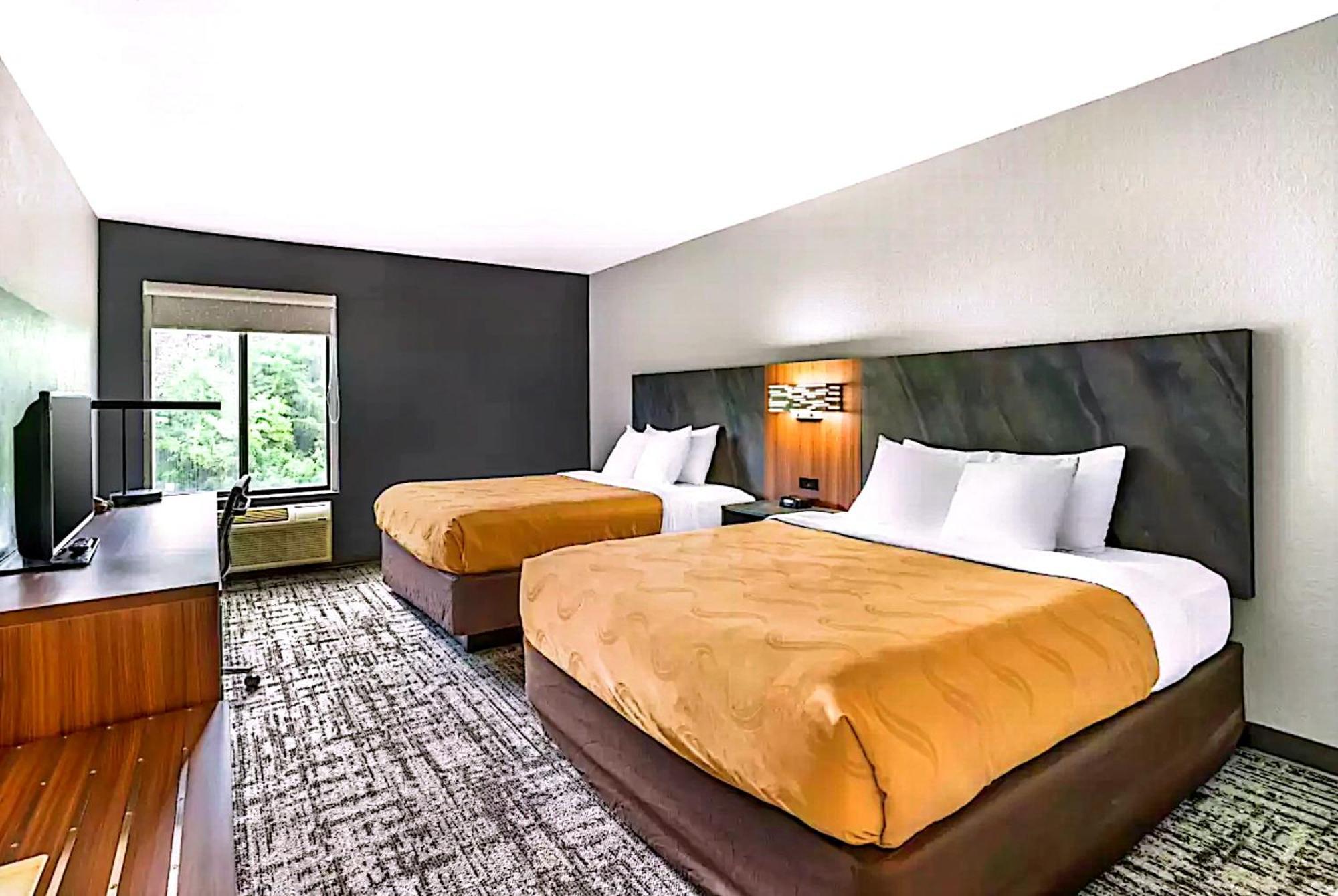 Quality Inn & Suites Манхэттен Экстерьер фото