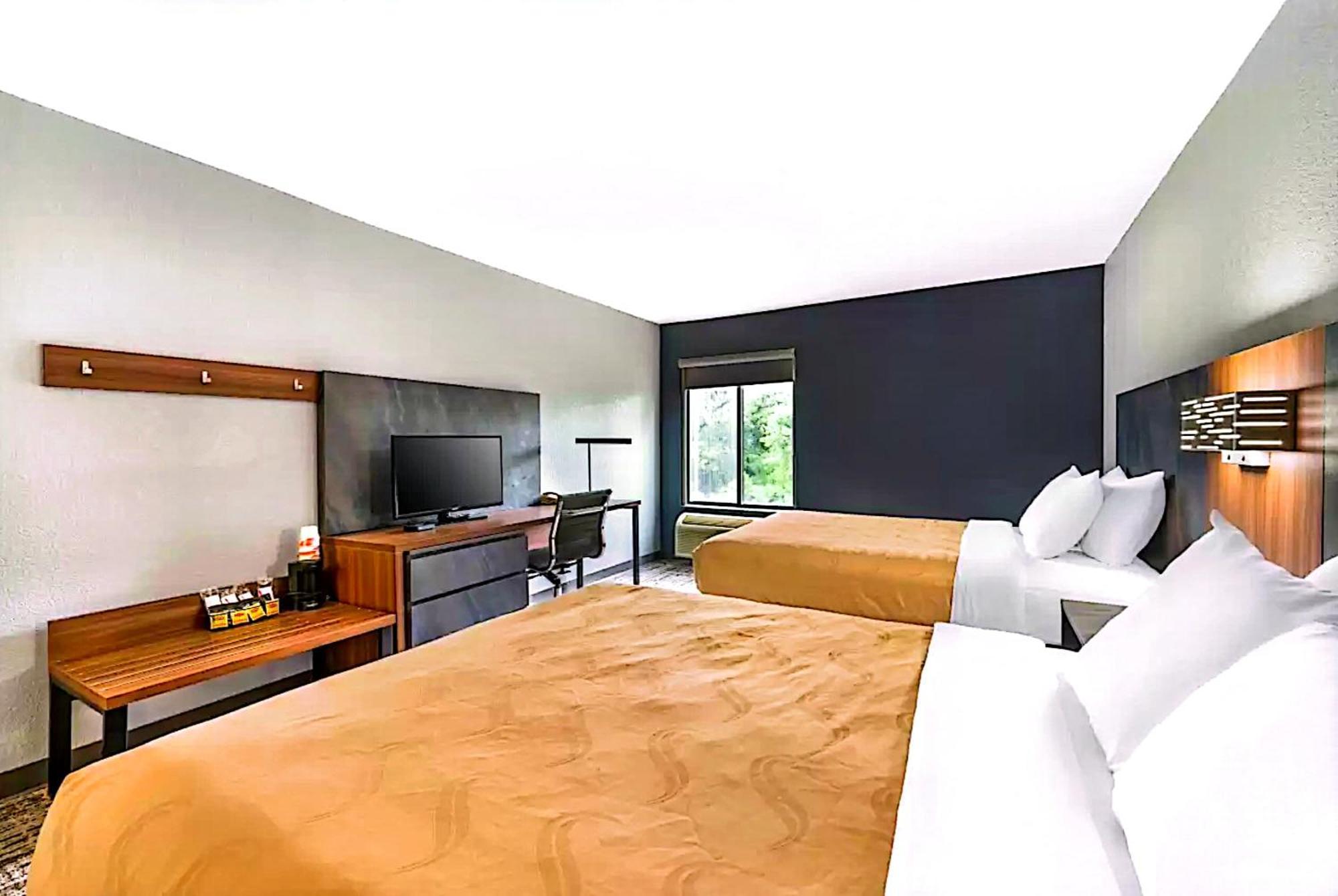 Quality Inn & Suites Манхэттен Экстерьер фото