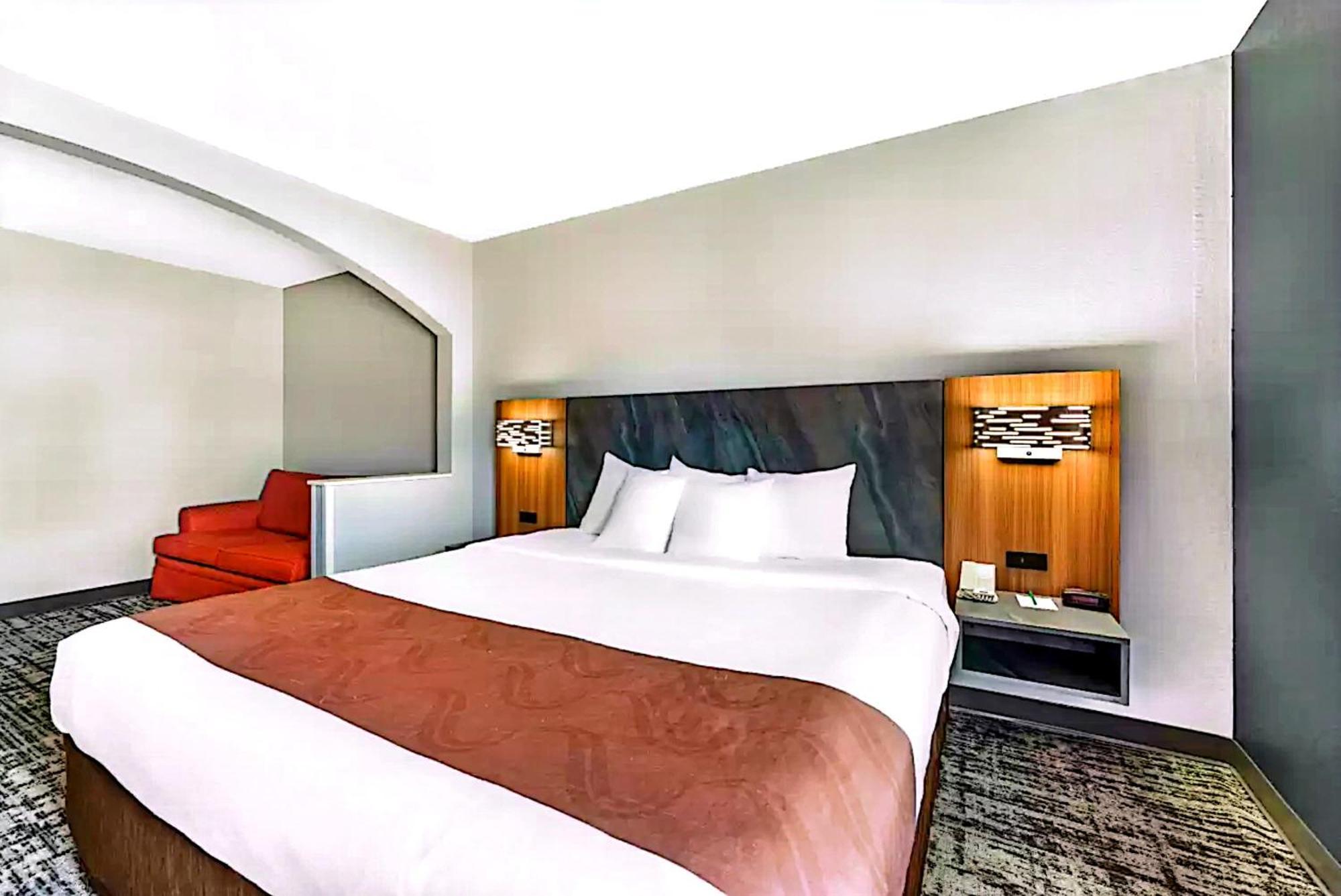 Quality Inn & Suites Манхэттен Экстерьер фото