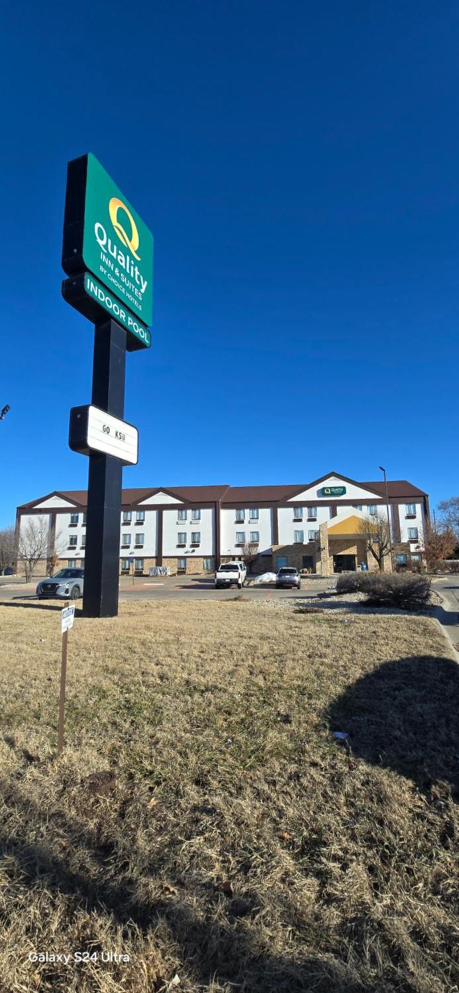Quality Inn & Suites Манхэттен Экстерьер фото