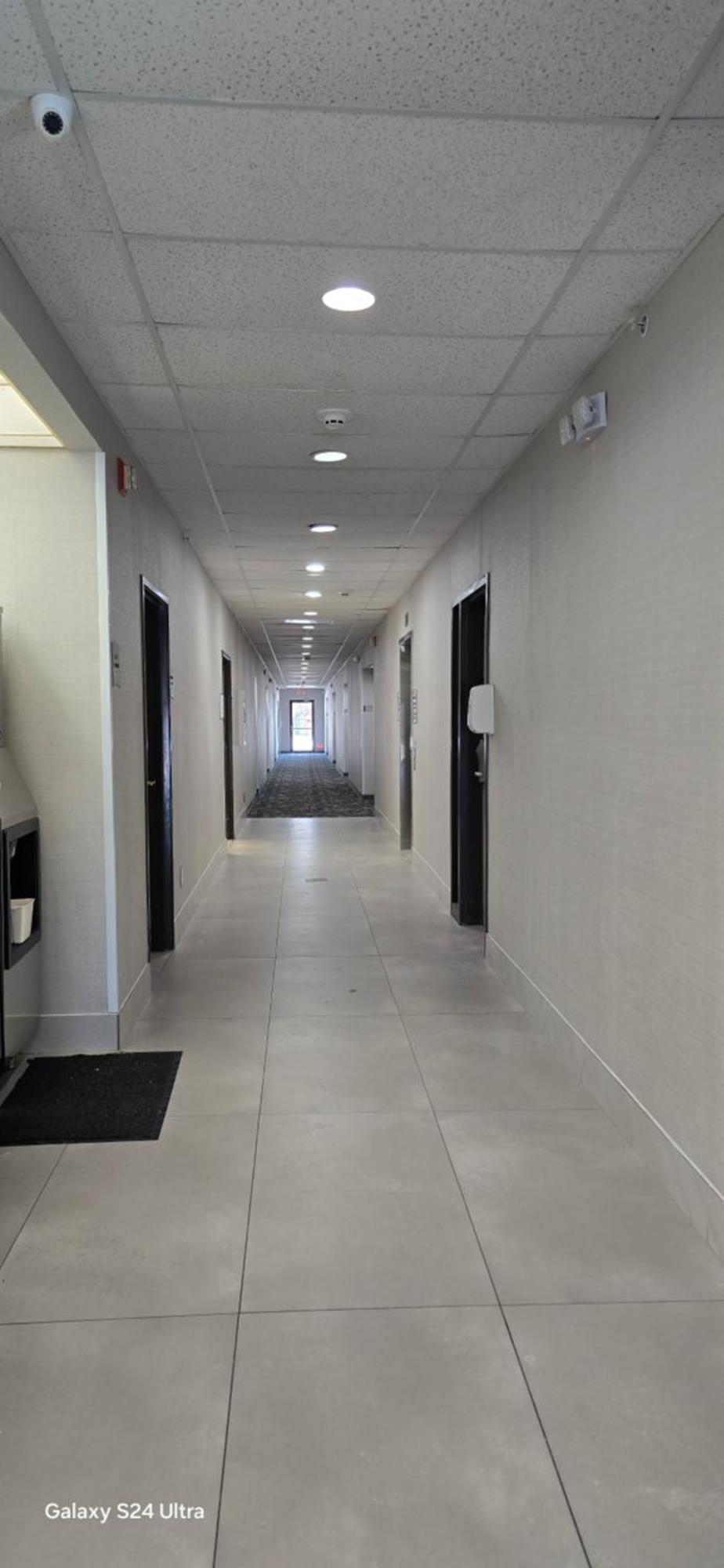 Quality Inn & Suites Манхэттен Экстерьер фото