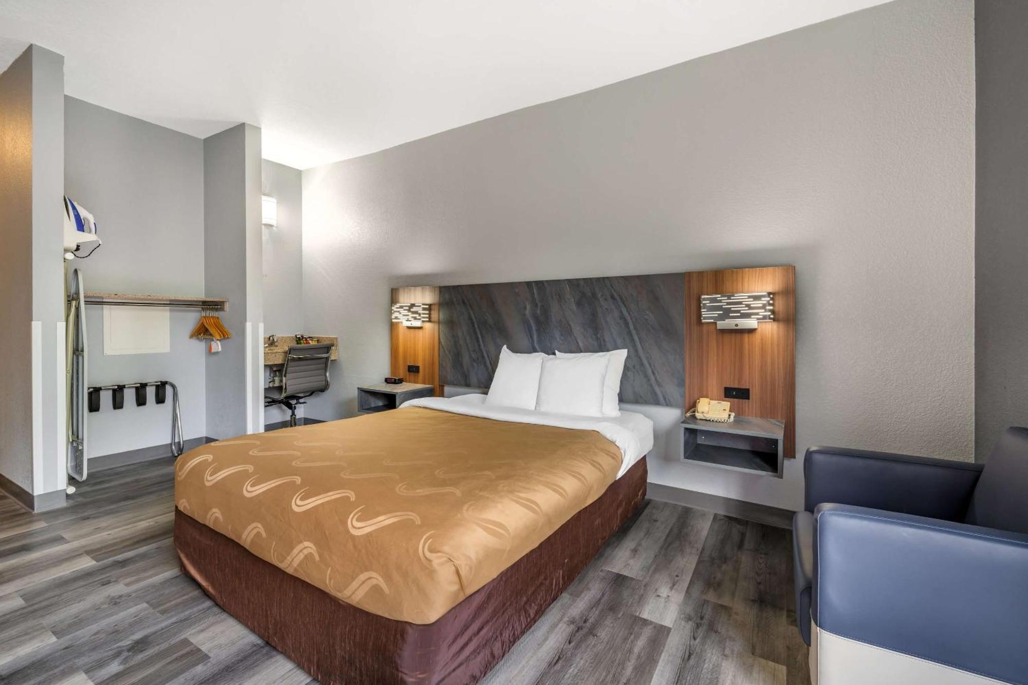 Quality Inn & Suites Манхэттен Экстерьер фото
