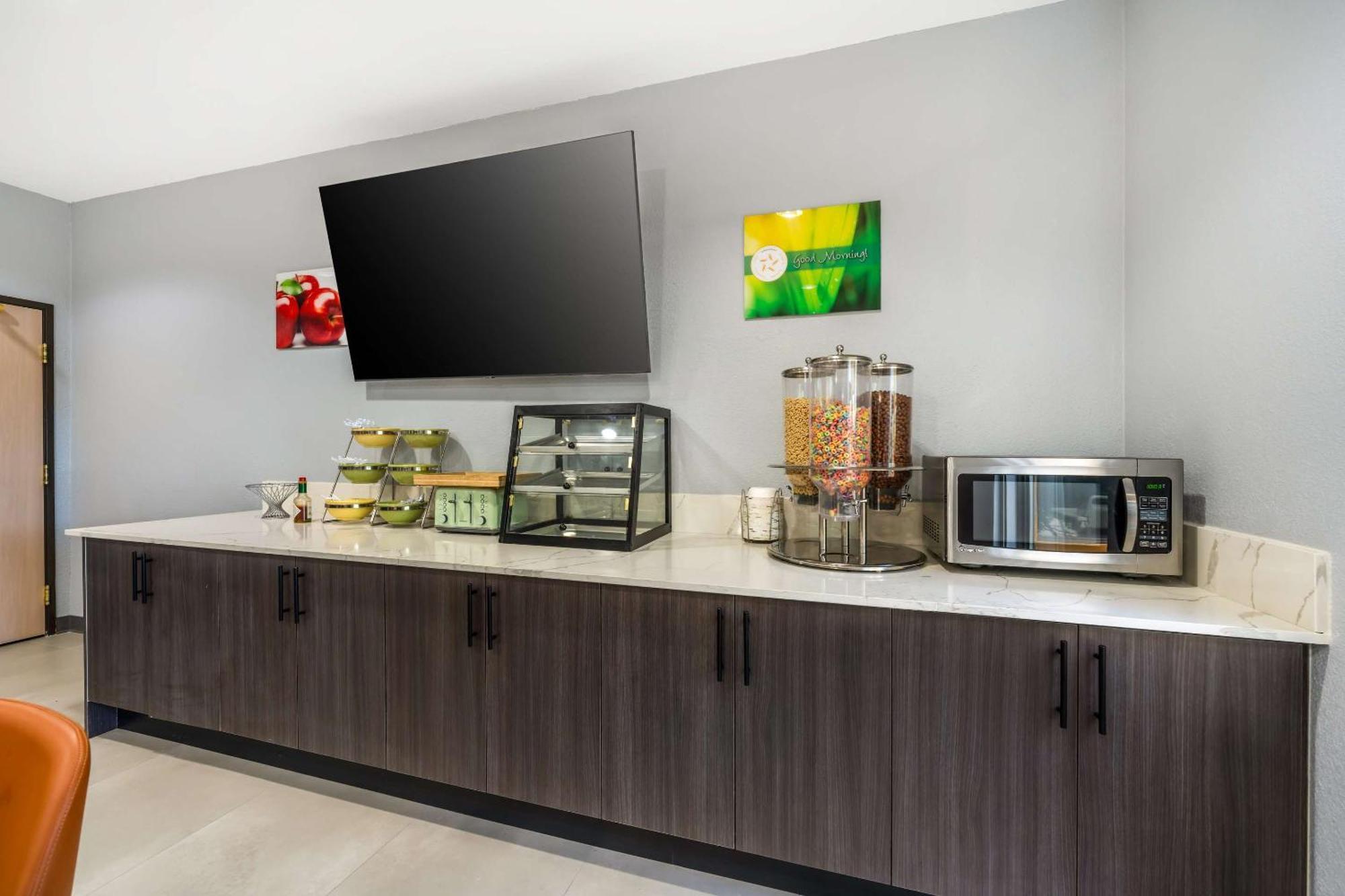Quality Inn & Suites Манхэттен Экстерьер фото