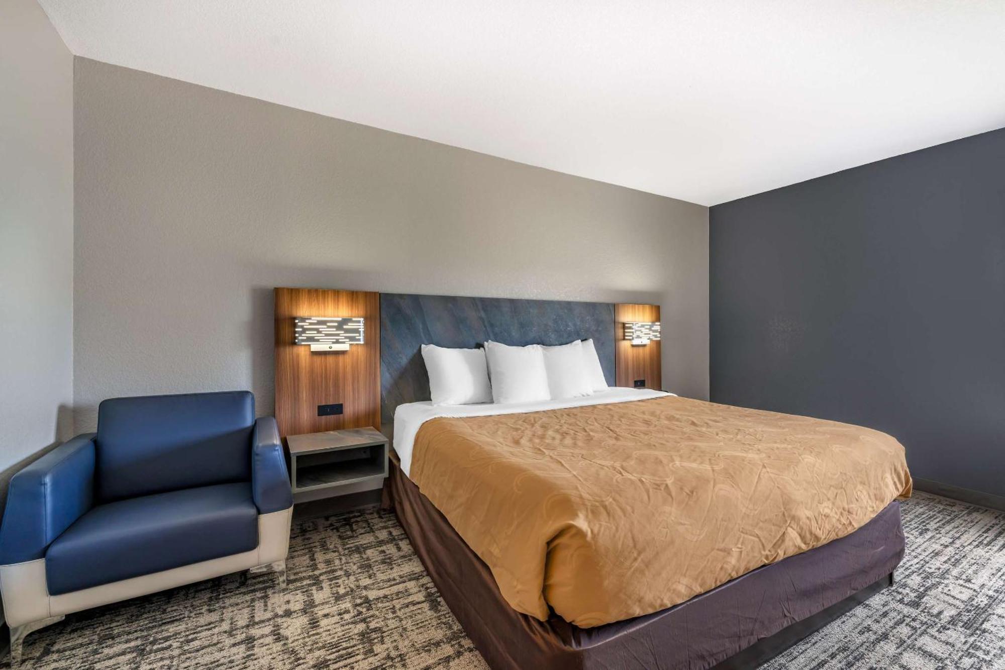 Quality Inn & Suites Манхэттен Экстерьер фото